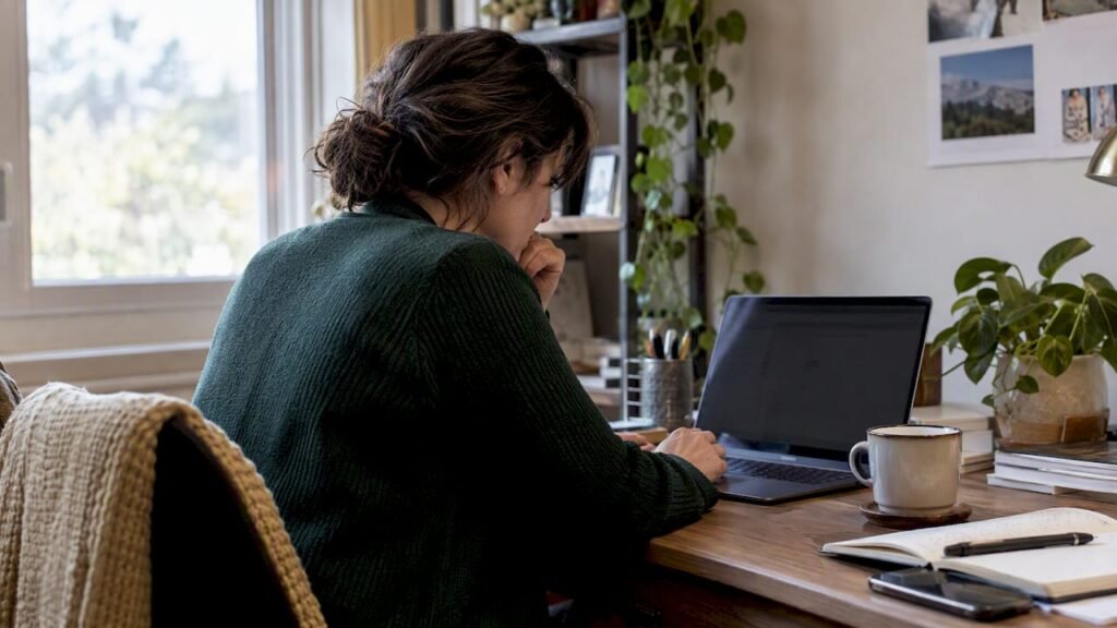 Owner troubleshooting a QuickBooks bank feed